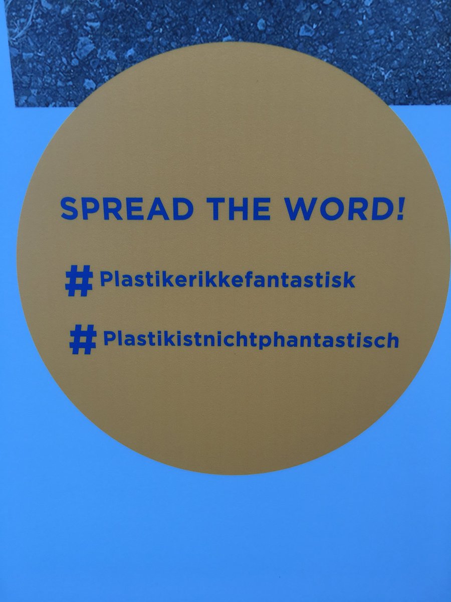 IngaMomsen's tweet photo. #HavFald so schön kann arbeiten sein 😊☀️#materialmalerei #Keinmüllinsmeer #havfalderafald Ideenfindung für eine große Anti-Meeres-Müll-Installation als Deutsch-Dänisches Gemeinschaftsprojekt von 4 Künstlern. https://t.co/oxQMmRBlJK