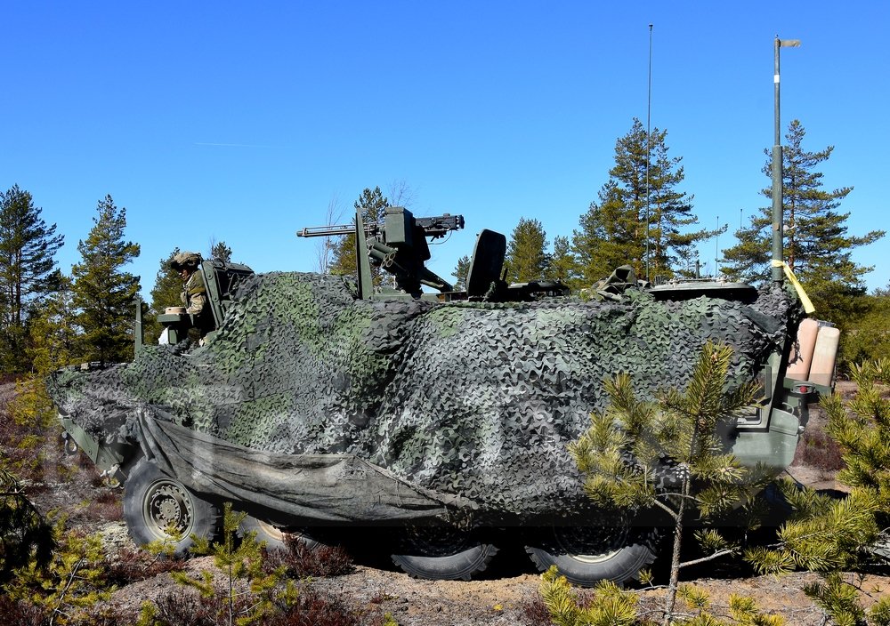 TeroTweet's tweet photo. Vahvasti naamioitu amerikkalainen M1126 #Stryker -vaunu #Arrow17-harjoituksessa Niinisalossa. #Arrow18 käyntiin ensi viikolla, mukana myös M1 Abrams -taistelupanssarivaunuja. #turpo #säkpol #puolustusvoimat https://t.co/nGoTBqLMHR