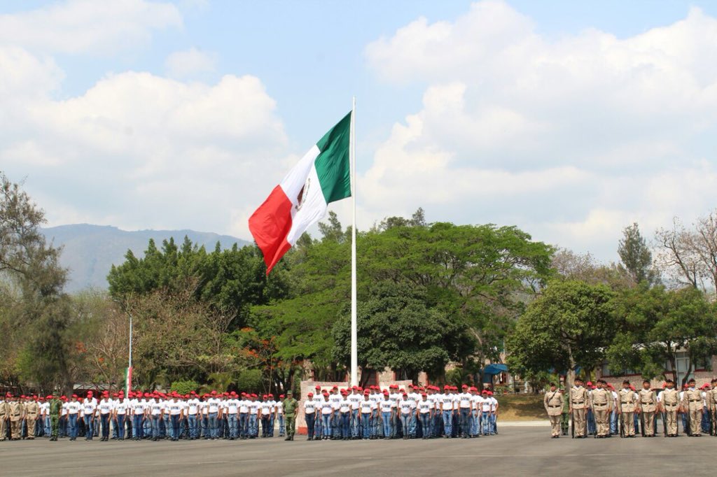 HectorAstudillo's tweet photo. En el marco de la conmemoración de la batalla del 5 de mayo, asistimos a la toma de protesta de quienes integran la clase 1999 del Servicio Militar Nacional en la 35 Zona Militar. https://t.co/lw8BUWkYej