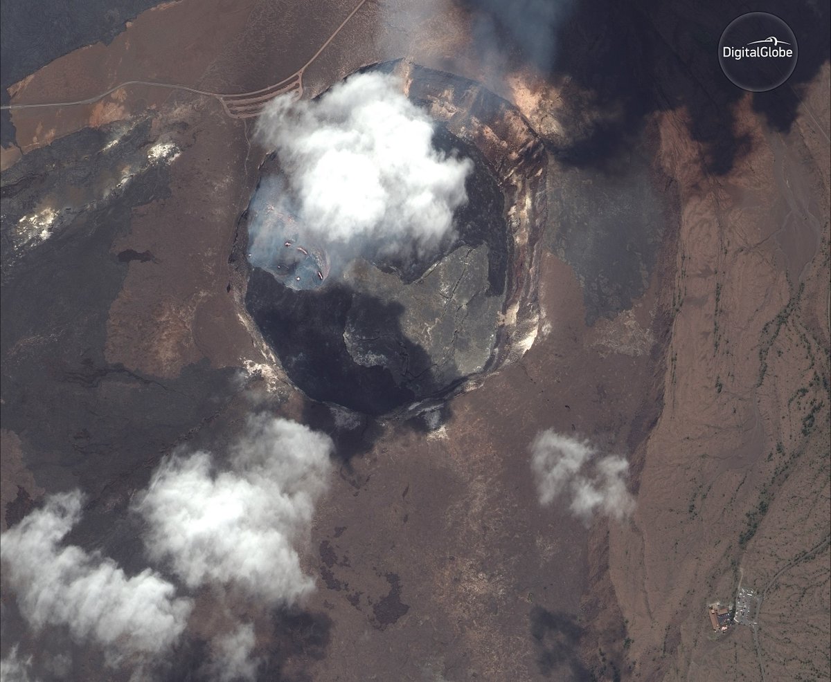vantortech's tweet photo. We are actively tasking &amp; monitoring the #Kilauea #volcano eruption and earthquake. Here is a WorldView-2 shot from May 4th. #Hawaii https://t.co/Nzv6eDqIF8 https://t.co/cdtUSq8bGU