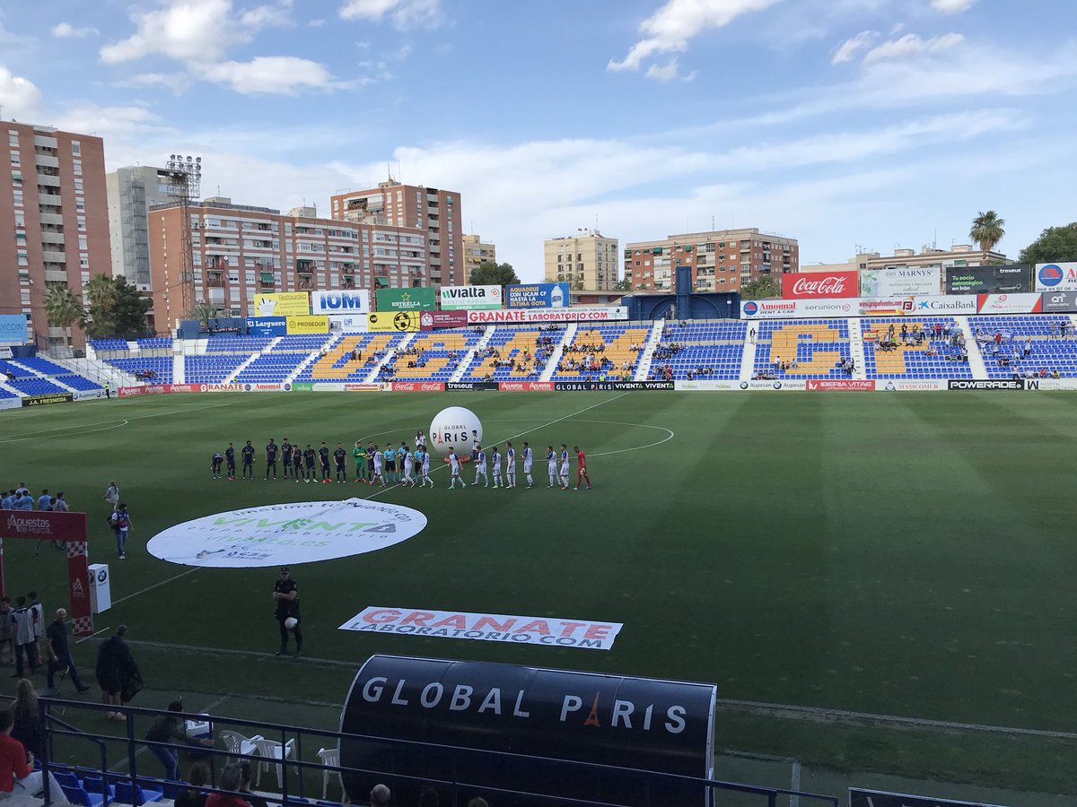 ucam4ever's tweet photo. Espectacular el mosaico azul-dorado que hemos sacado con el nombre de nuestro equipo, mucho mejor que el que hizo la afición del Murcia #LlenazoEnLaCondomina https://t.co/UJCtddcFnR