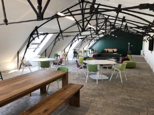LyonEntreprises's tweet photo. L'un des « Big Four », PwC, installe son siège régional sur 3 100 m², au Grand Hôtel-Dieu https://t.co/apxenbQMMT https://t.co/i9z73KrfTL