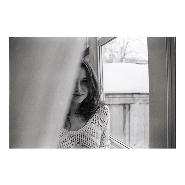 Toupycat's tweet photo. Cachée derrière les rideaux 😌
/
/
/
#makeportraits #portraitphotography #portrait #casualday #casualoutfit #moodyphotography #filmphoto #filmphotography #filmisnotdead #blackandwhite #blackandwhitelovers #chillywinter #canada #girlportraits #shooting… https://t.co/UhnIgGxqSf https://t.co/ndiXiSBKB4
