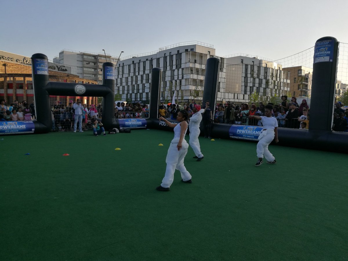 FootAir1's tweet image. 📷🎶 show de danse hip-hop sur le terrain Foot Air 👏👏 #ULISPowerGame