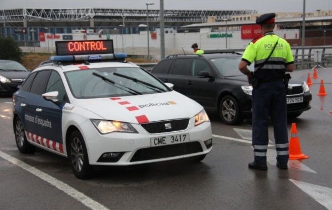 🔴 👮🏻‍♂️👮🏻‍♀️Volem celebrar els 20 anys de <a href="/mossos/">Mossos</a> de Trànsit amb tots vosaltres, rourencs!

Veniu aquest vespre a la rotonda del peatge de la C-78 a fer-vos un selfie i endur-vos un record! (La foto la farem nostres. La recepta, també)