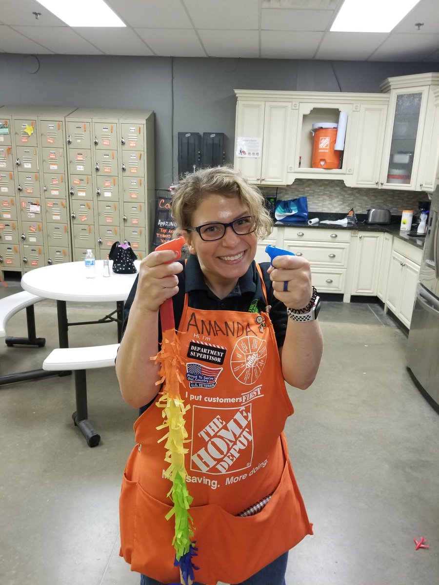 mattgrunik's tweet photo. #pinata explosion! Tons of treats! #voa365 at @thd6921 @shandranewman60 @mandabledo @SarahFarrellTHD https://t.co/DdRWsbQvBD