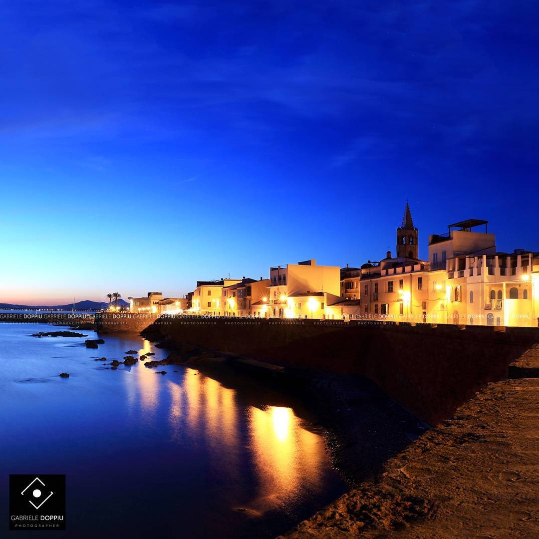 KeepSardinia's tweet photo. The sea promenade in Alghero at nightfall by 📷 Gabriele Doppiu https://t.co/5agq21qaOR