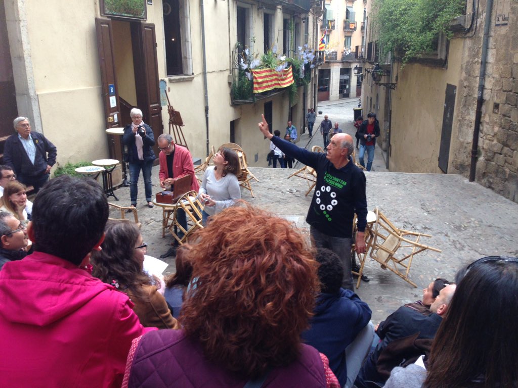 miquelduran's tweet photo. Gràcies per les fotos! RT @lbartron: Itinerari màgic i científic amb @miquelduran i @ArturAntunez #itimaggi https://t.co/lhY1tExhBy