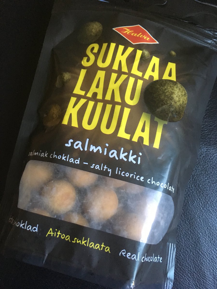 Loistavaa ulkomaalaisessa kumppanissa: tiedät 100% varmuudella, että suklaalakukuulat (/mikään laku tai salmiakki) ei koskaan katoa kaapista poissaollessasi. Itse taas voin joskus hieman maistaa miehen suklaita #winwin