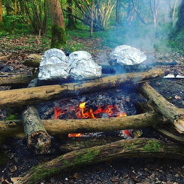 EverythinsTaken's tweet photo. King of the campfire cooking! #openfirecooking #camping #diyfirepit #keepthebeerscoming! https://t.co/5eIvaUlRUf https://t.co/t8yv2iWCIw