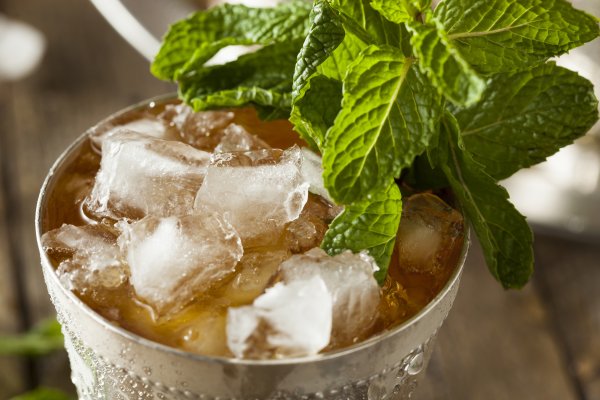bottlesandcorks's tweet photo. Cheers to the Kentucky Derby! We're enjoying a classic Mint Julep—or two. How about you?! 🐴 https://t.co/aimVpyHPcG