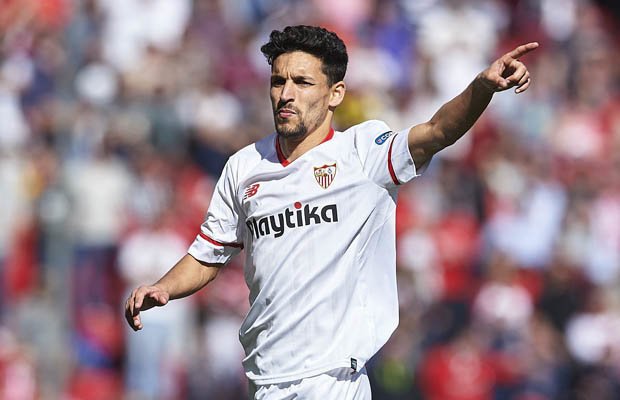 Dos hombres de club que se fueron y volvieron. Dos veteranos de una generación anterior que siguen en activo. 

 ¿Joaquín o Jesús Navas?

🔄RT - Joaquín 💚⚪💚
❤️FAV - Jesús Navas 🔴⚪🔴