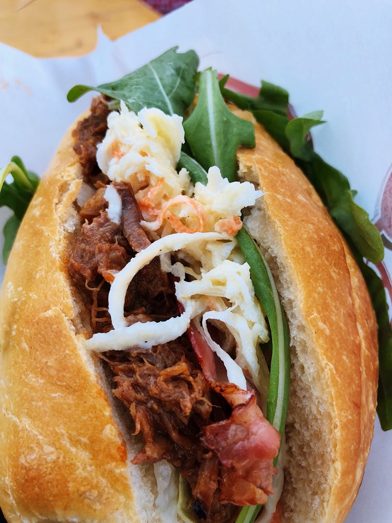 SenileBooster's tweet image. Und jetzt Fleisch, Baby! 🤤 

#streetfood #samdwich #pulledbeef #allin