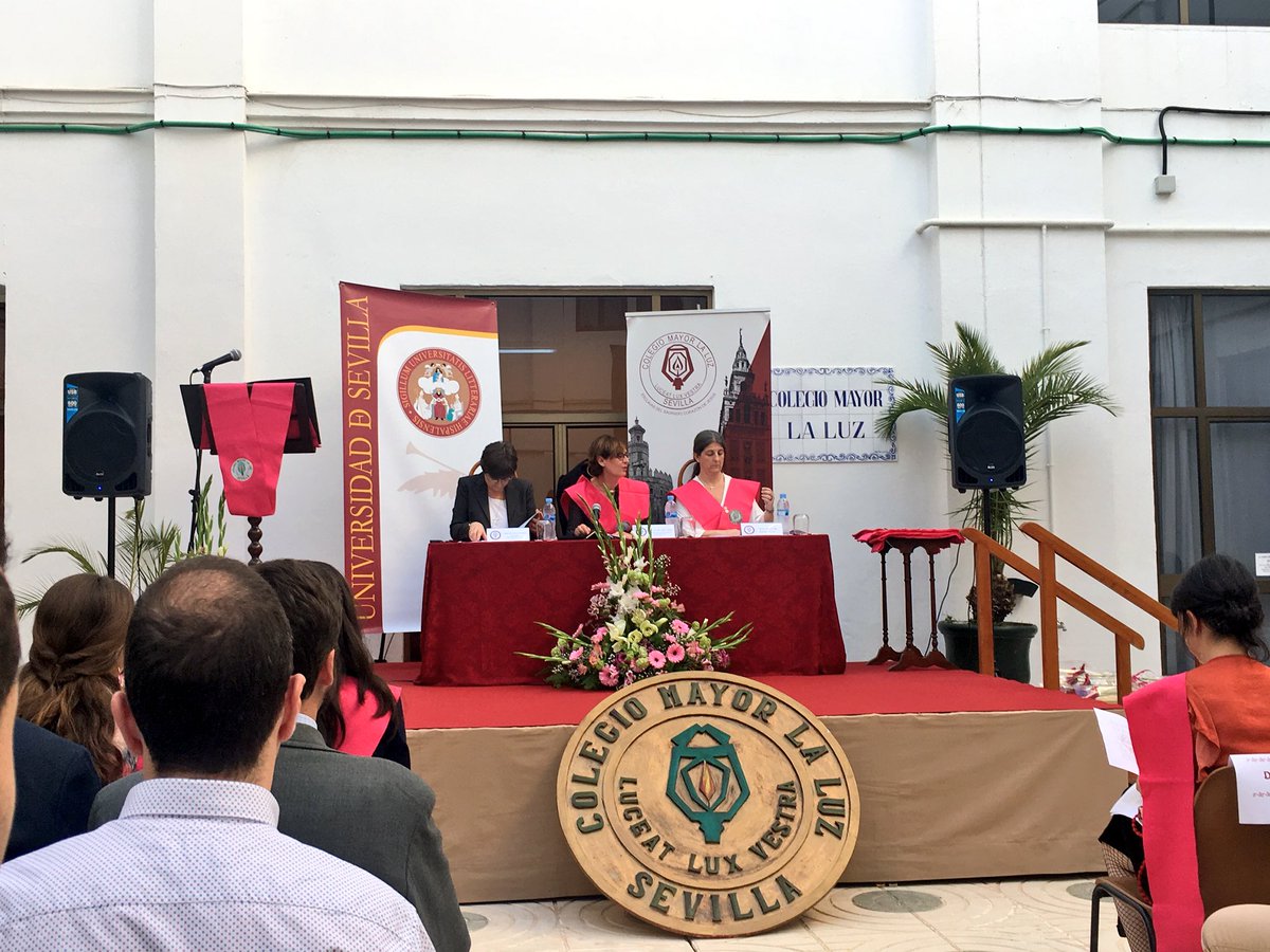 SarusSevilla's tweet photo. Becas del @MAYORLALUZ presididas por la Prof. Ana Lopez, vicerrectora de Servicios sociales de la @unisevilla https://t.co/zZ73eqNz4T