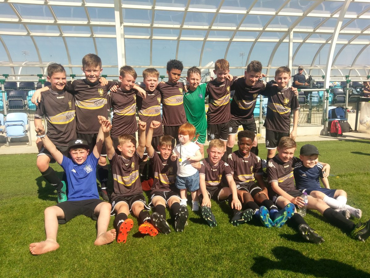 PRESStheBALLuk's tweet photo. @buryfcyouthdept The boys were absolutely incredible and very much the surprise package (to everyone else not us!) finished the group in 5th place losing just one game and beating Benfica who only lost one all day! Bring on tomorrow...#babyshakers https://t.co/t6UDOif0RM