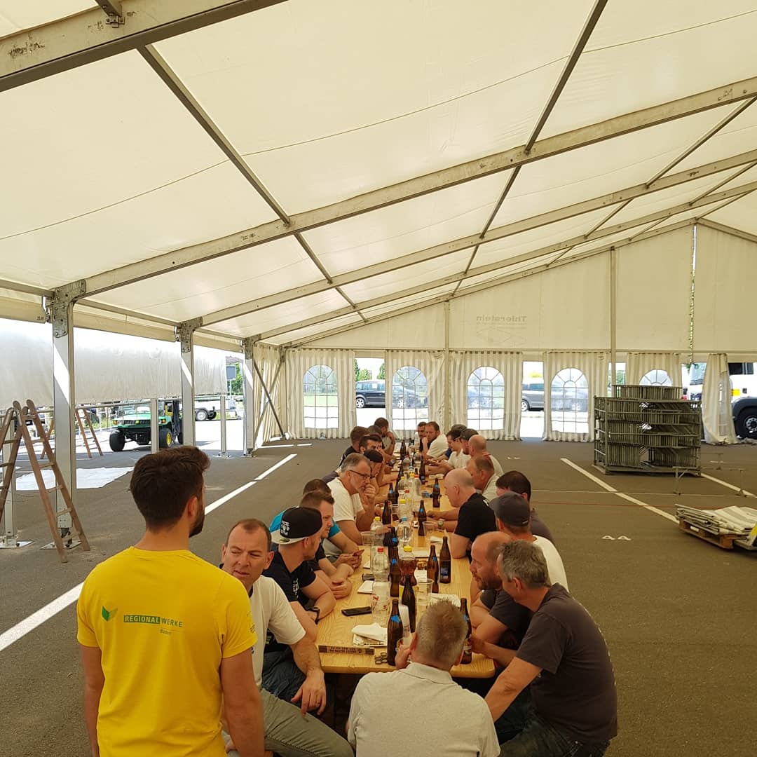 steinmalig's tweet image. Festzelt ✔
Küche ✔
Bar ✔
Bühne ✔

...jetzt haben wir uns eine Pause verdient. Bald geht's weiter!