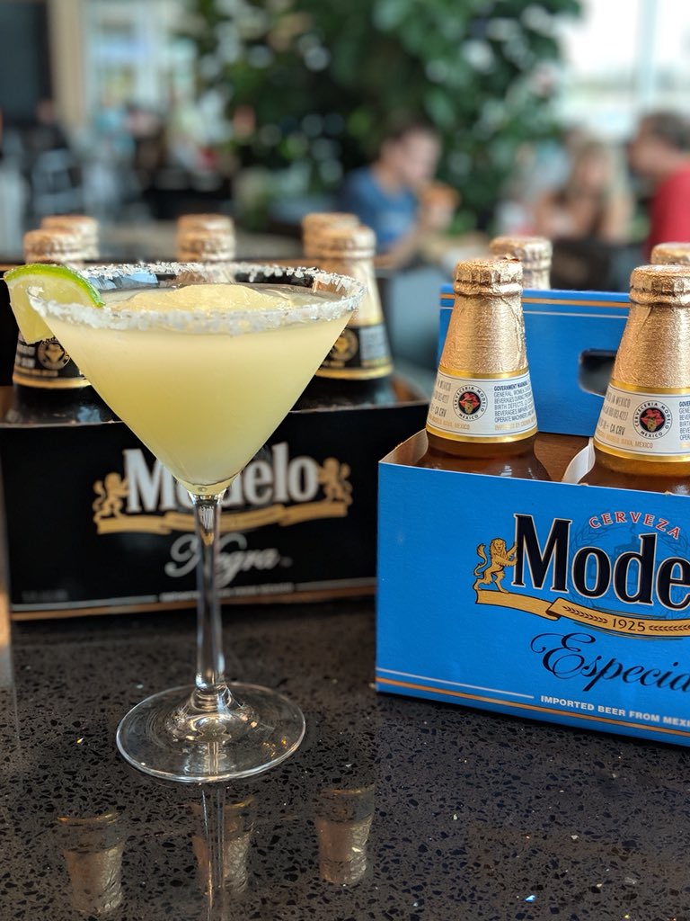 MarianosMarket's tweet photo. Whether you’re celebrating Cinco de Mayo 🇲🇽 or Derby Day 🐎, we’ve got the perfect drink for you at Nob’s Bar! Stop by for $5 margaritas and $3 mint juleps! #MyMarianos https://t.co/Qw1WMTWOsW