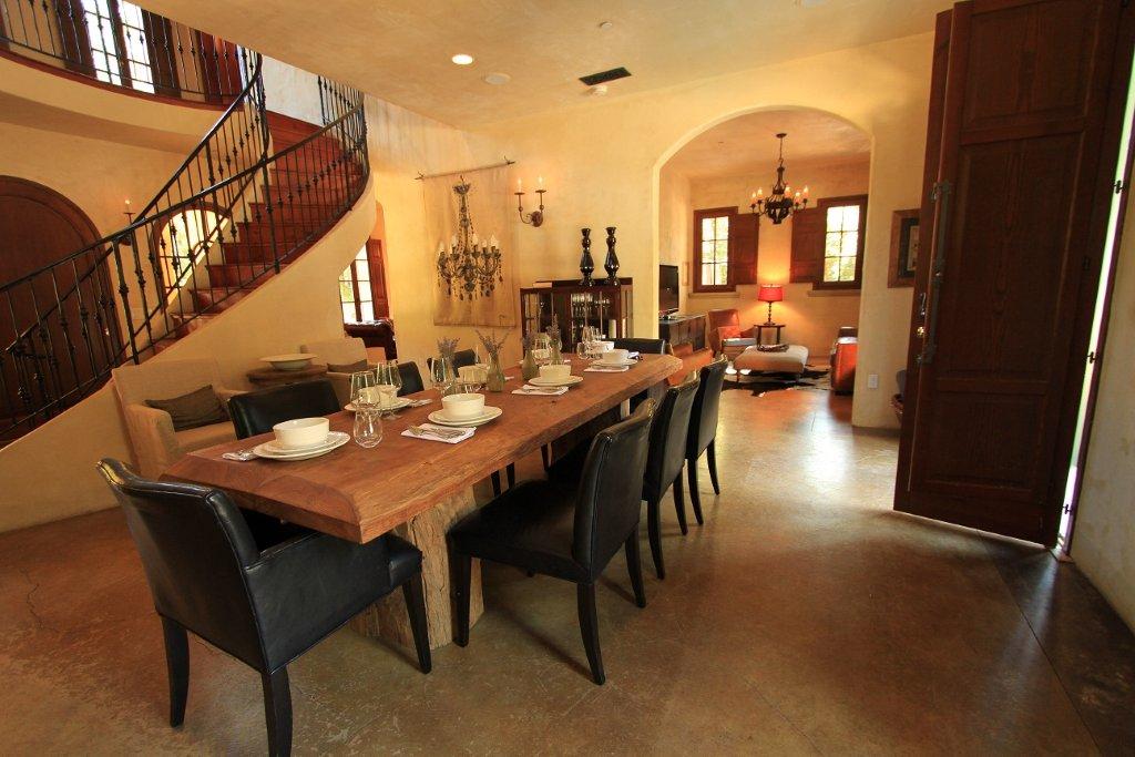 chrisdesigninc's tweet photo. In honor of Cinco de Mayo today, we wanted to share few of our favorite Spanish-style designs! #CincoDeMayo #SpanishDesign #SpanishStyle #InteriorDesign #InteriorDecor #InteriorDesigner #ChristopherDesign #Houston #SanFrancisco #Staging #HomeStaging #DesignInspo #BeautifulHomes https://t.co/H766igcgQy