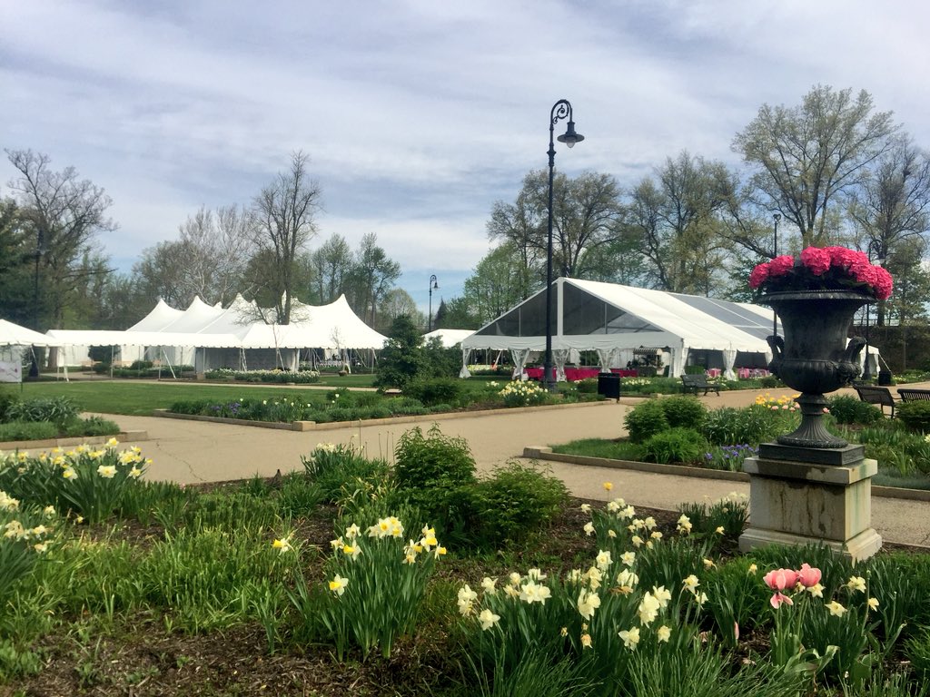 pittsburghparks's tweet photo. The sun is shining and the flowers are blooming for the 20th Annual PNC Pittsburgh Parks Conservancy Spring Hat Luncheon! #HatLunch2018 https://t.co/Kdg6ArVdHs