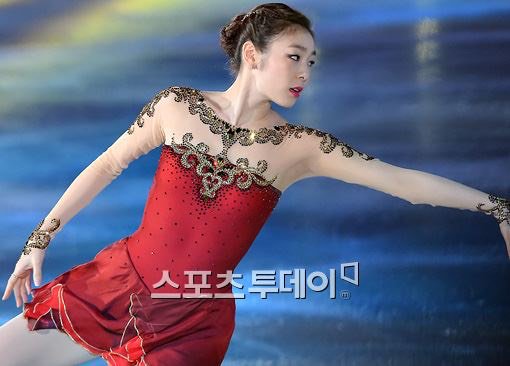 트친밈들 잘사시나요,,? 저 여러 스케이터 분들과 연느뵈러 올댓스케이트 막콘 감미다ㅠㅠㅠㅠㅜ 쭈난밈이 했던 것도 못가고 다른콘도 못가서 우울했었는데 실제로 피겨선수들이 공연하는거 첨보게되서 기대되용~~╰(*´︶`*)╯