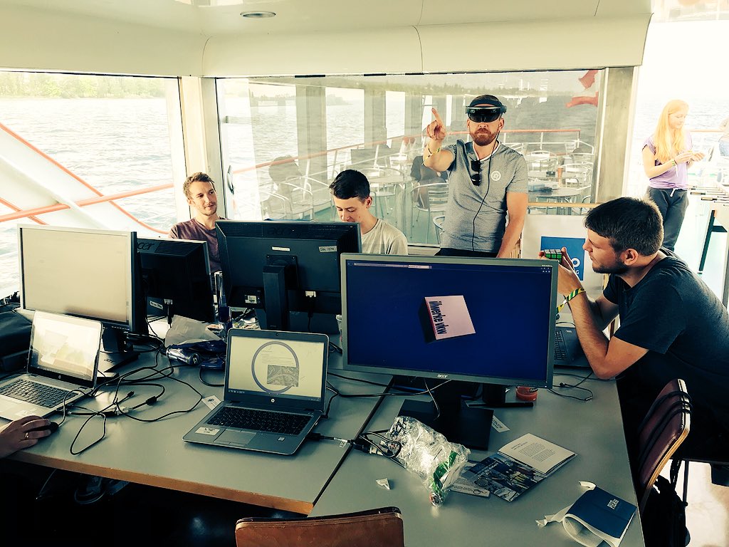 InnovationLab17's tweet photo. Erste Prototypen können getestet werden und auch die Kinder vom #Kinderhackathon sind voll dabei #uh18 #shipit https://t.co/XtFAepMiOH