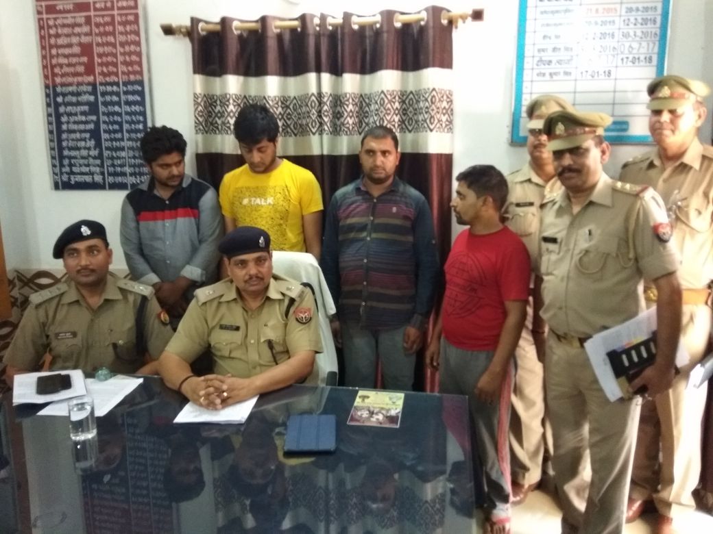 hapurpolice's tweet photo. थाना गढ़मुक्तेश्वर @Hapurpolice ने 04 शातिर वाहन चोरों को चोरी की 04 कार सहित किया गिरफ्तार #Hapurpolice @Uppolice https://t.co/vWdE29DXuM