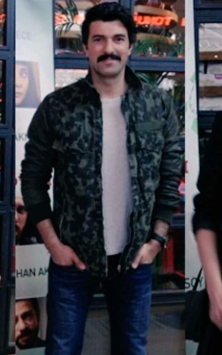 engin_INAfc's tweet photo. New picture of #EnginAkyürek , he came to support his friend Tansu at the new project of Taksim Hold'em. Happy to see his new looks 😍 https://t.co/I0JtVZD3rl