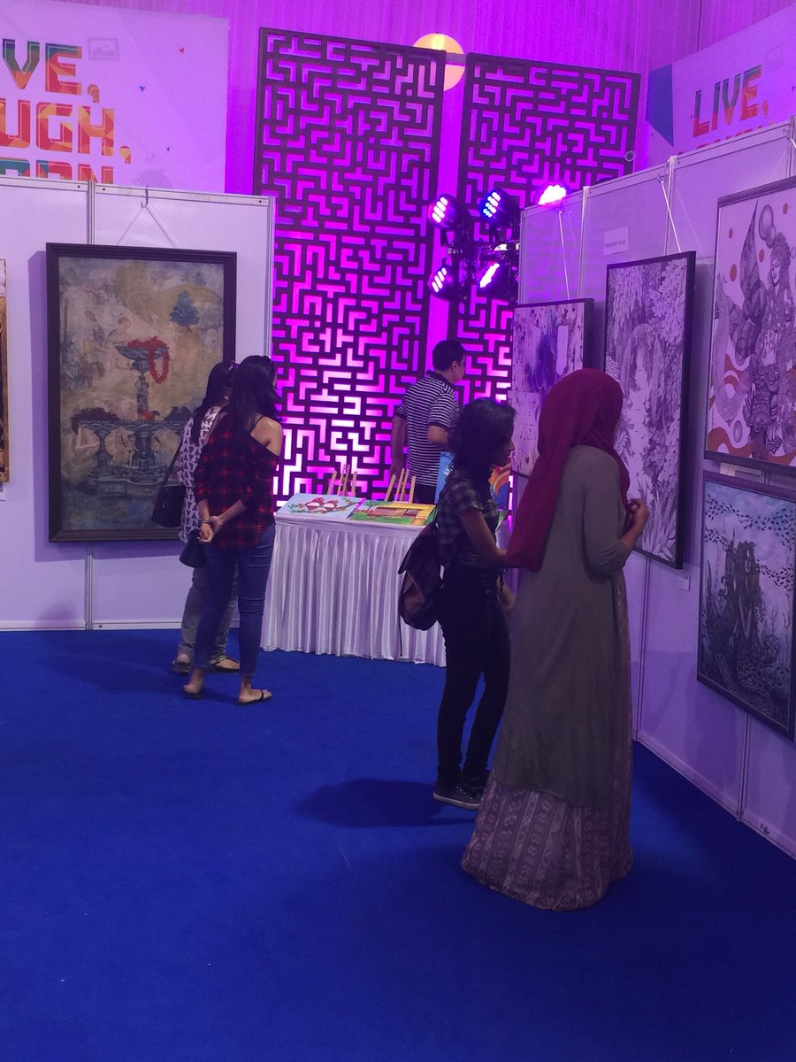 summerfest54's tweet image. The audience are in awe of the art pieces at Great Art Loot of #SantacruzSummerfest. And why wouldn't they be? These are just stunning! #Avenue54 #RadiusDevelopers #TheGreatArtLoot @radiusdeveloper