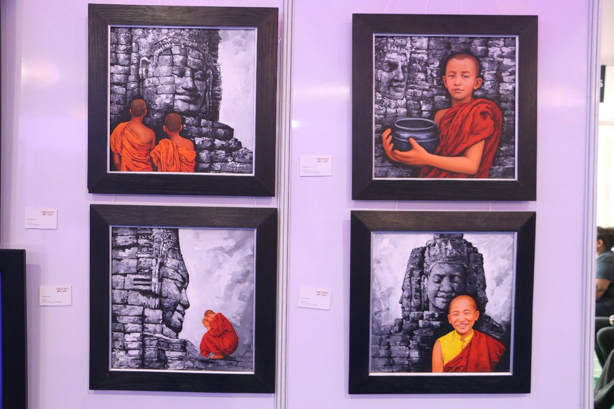 summerfest54's tweet image. The audience are in awe of the art pieces at Great Art Loot of #SantacruzSummerfest. And why wouldn't they be? These are just stunning! #Avenue54 #RadiusDevelopers #TheGreatArtLoot @radiusdeveloper