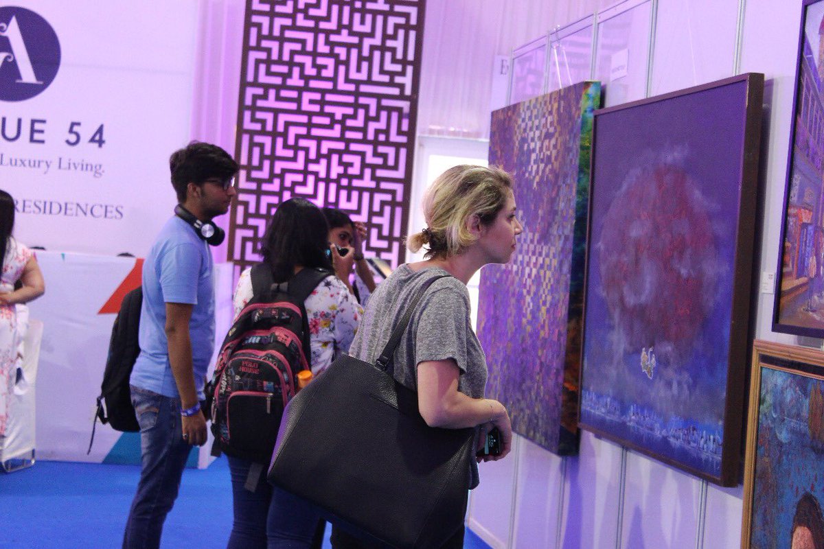 summerfest54's tweet image. The audience are in awe of the art pieces at Great Art Loot of #SantacruzSummerfest. And why wouldn't they be? These are just stunning! #Avenue54 #RadiusDevelopers #TheGreatArtLoot @radiusdeveloper