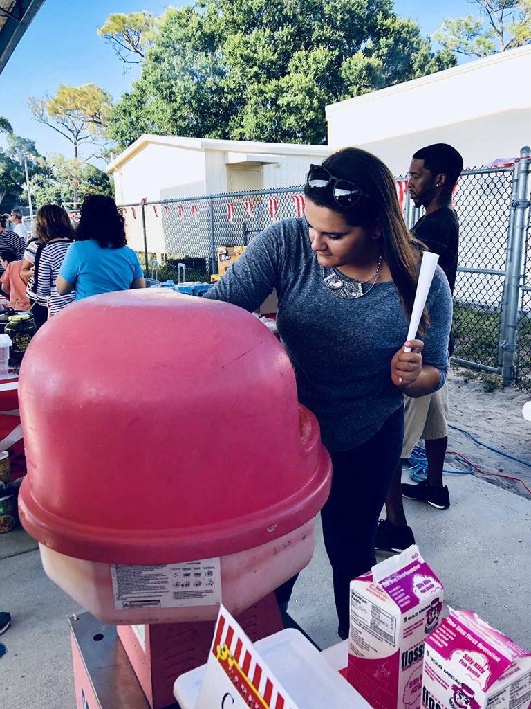 MsAdelaA's tweet image. The cotton candy line was huge. We were either really good or really awful 😂 hard to say. Cotton candy in my hair &amp;amp; all over my clothes = fun. Note to self: do churros next year. 😂😂#4thGradeTeam #cottoncandy #teacherlife #teachergoals @MrsVillano @codyannkathryn @HighPointElm