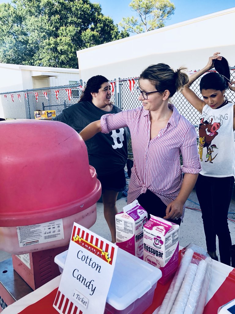 MsAdelaA's tweet image. The cotton candy line was huge. We were either really good or really awful 😂 hard to say. Cotton candy in my hair &amp;amp; all over my clothes = fun. Note to self: do churros next year. 😂😂#4thGradeTeam #cottoncandy #teacherlife #teachergoals @MrsVillano @codyannkathryn @HighPointElm
