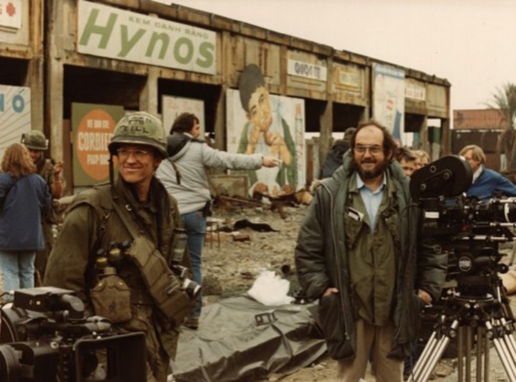 wannamovie's tweet photo. Stanley Kubrick,  ‘Full Metal Jacket’ filminin setinde. (1987) https://t.co/C1iId9A2DW