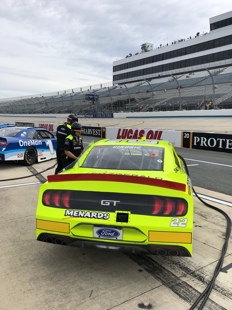 The contrast on Austin Cindric’s Xfinity car really shows how curved