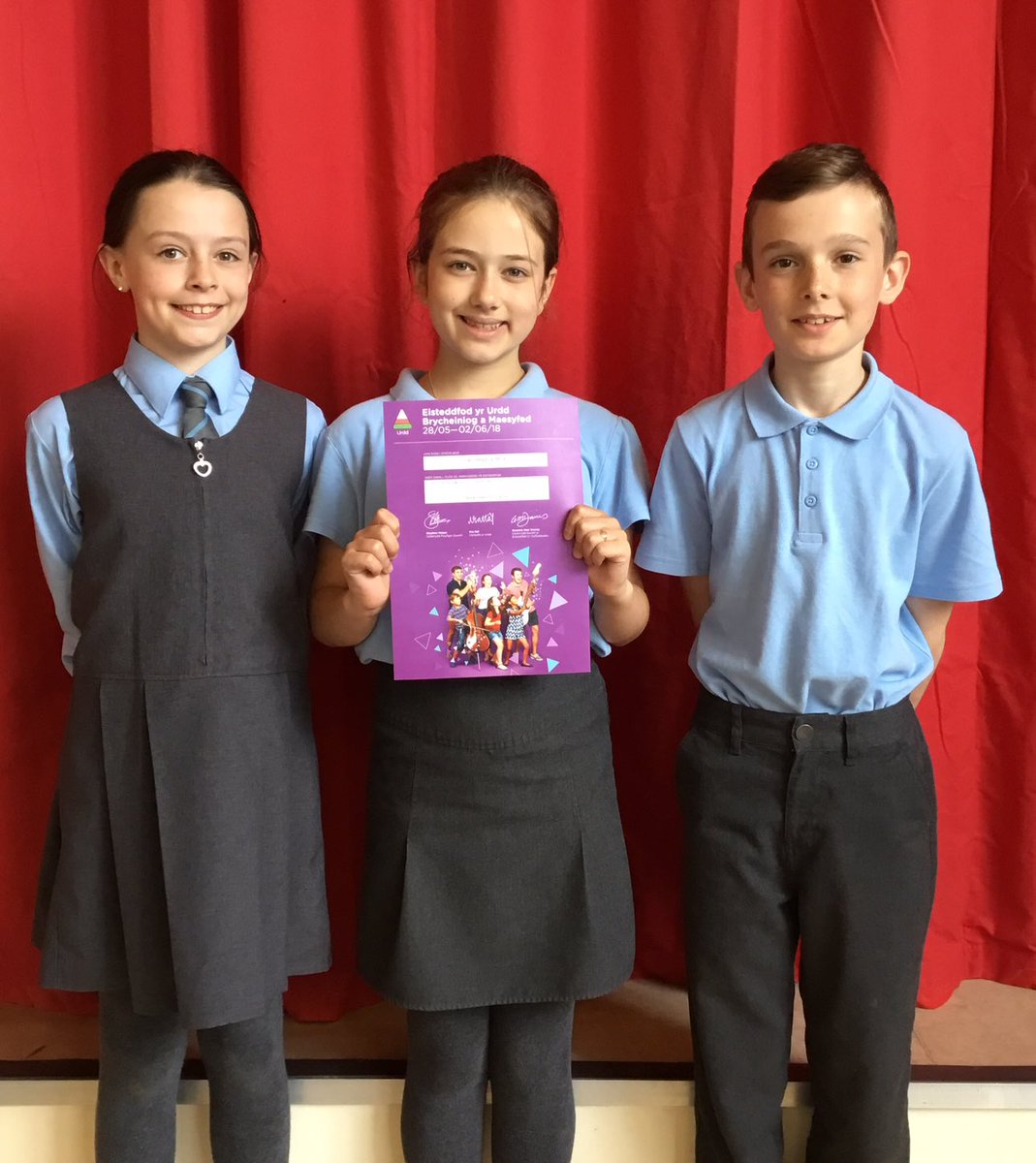 st_francispembs's tweet photo. 1st in Wales for their recorded oracy piece - gwaith ardderchog! So proud of these pupils and their continued hard work. #Gweithgar #balch #proud #Cymraeg #Urdd2018 @EisteddfodUrdd https://t.co/hJuGnl7azo