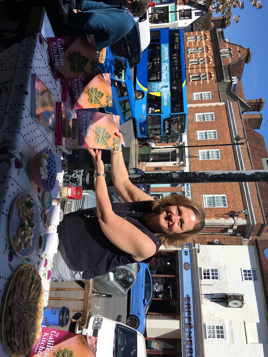 misssimssays's tweet image. #Galilean food outside our favourite #IndieBiz #Independent #bookshop this afternoon @AboutEG with @JohnPye7 #ShopLocal #Sussex