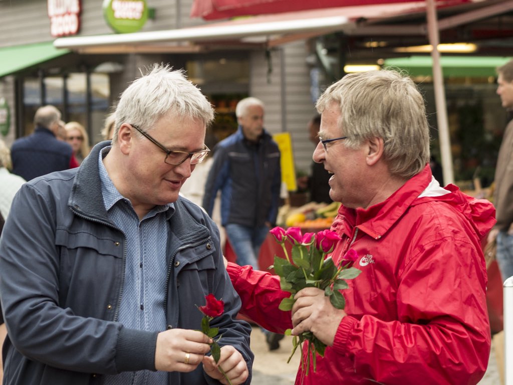 SPD_RDECK's tweet photo. Heute ist der letzte Tag vor dem Wahlsonntag! Wer leider nicht an einem unserer Stände war, aber sich unser Programm angucken möchte kann dies unter diesem Link tun: 
https://t.co/MyH8QG0sYw

#kwsh18 #kommunalwahl #kommunalwahl18 #rdeck #spd https://t.co/VunQ61Kp9M