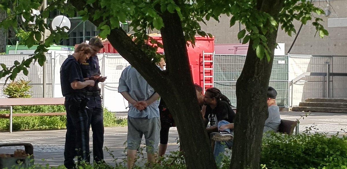 depperla's tweet photo. Ach du dumme dumme #Polizei 
Warum? 
Ein sehr gechilltter stressfreier #GMM2018 geht zu Ende und dann?
Personenkontrolle wahnsinn https://t.co/yppNveuolg