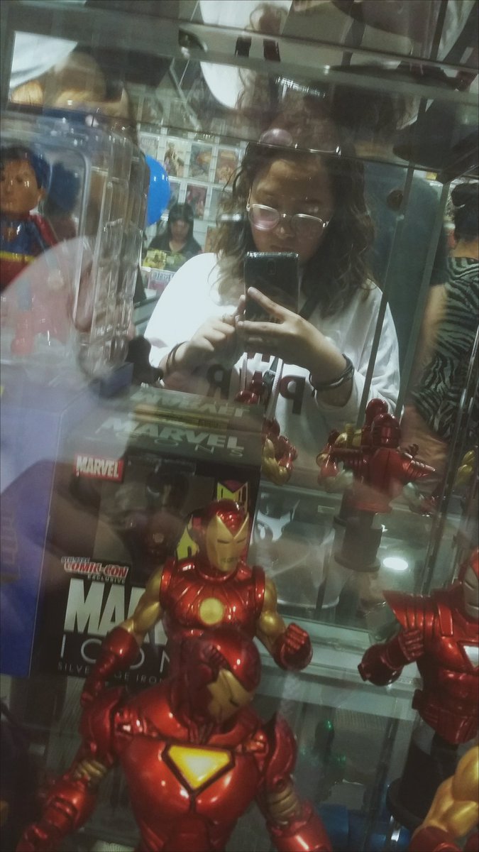 chiniejaluag's tweet photo. Went to free comic book day with these people 💗 kahit mahaba yung pila kanina it was still worth it 😣😭😄❤#fcbd #fcbd2018 #FreeComicBookDay #fcbdph #FCBD2018 #FCBD @_FullyBooked

5/05/18 https://t.co/4bdnEHqqkp