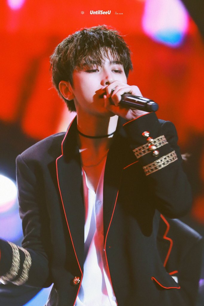 XUKUN_TH's tweet photo. 180505 สวี่คุนที่งานแฟนมีตที่เซี่ยงไฮ้วันที่ 1 ค่ะ

Cr.UntilSeeU_蔡徐坤

#CaiXukun #蔡徐坤 #ช่ายสวี่คุน #NinePercent #THXwithLOVE #NINEPERCENT_DEBUT https://t.co/YqWo3pSgwG
