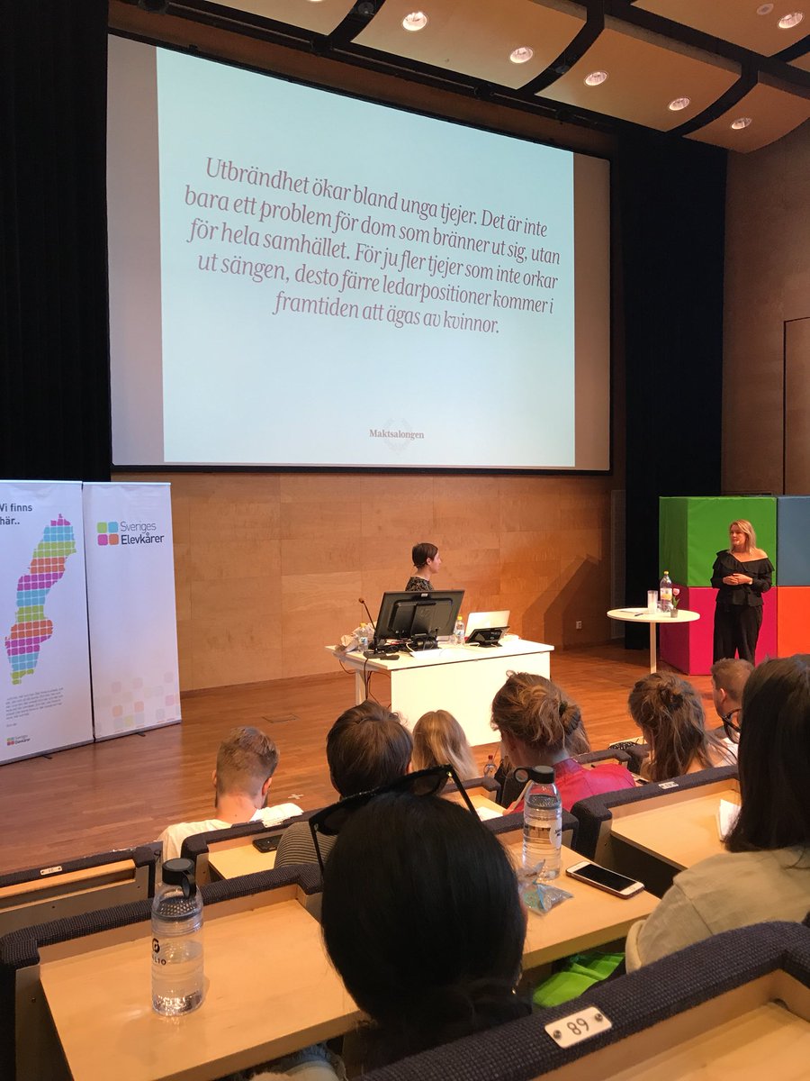 vroelevkar's tweet photo. @Maktsalongen smyglanserar ’Lite mycket nu’ under #Upptakt18! Vi är taggade på att se hur långt detta kommer att gå - för det kommer gå långt! #elevkår https://t.co/rbIO2kZytG