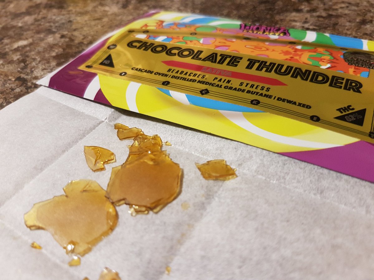 FameRetweets's tweet photo. More shots of #ChocolateThunder 🍫

#TrueChron #marijuana #MedicalMarijuana #420life #high #highlife #highsociety #hightimes #dabs #dab #dabbersdaily #weedporn #weedstagram420 #instaweed #bong #smoke #topshelflife #Wonka #WonkaExtracts #wonkaextractscanada https://t.co/EgoBwmoxpH