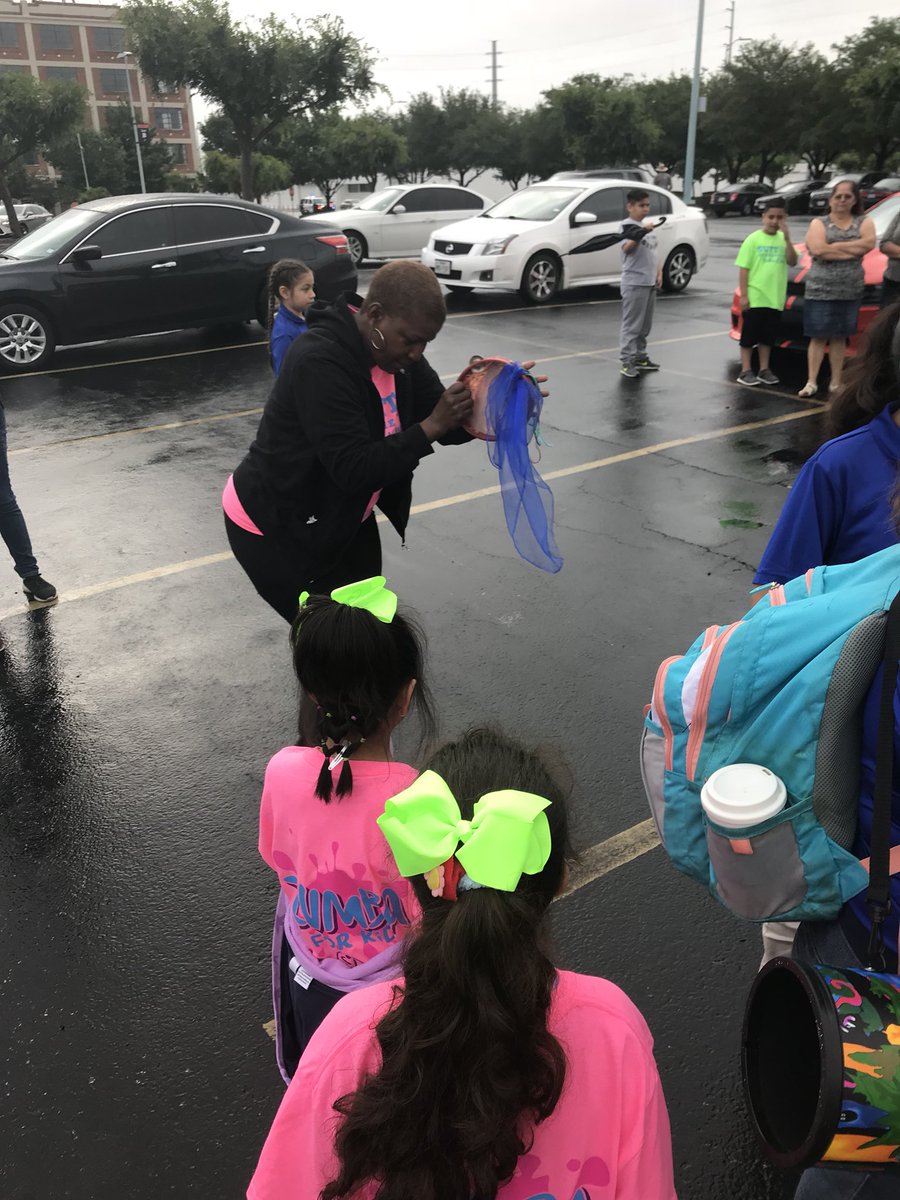 SuttonES_HISD's tweet image. Let the Cinco de Mayo festivities begin🎉 #SuttonPride