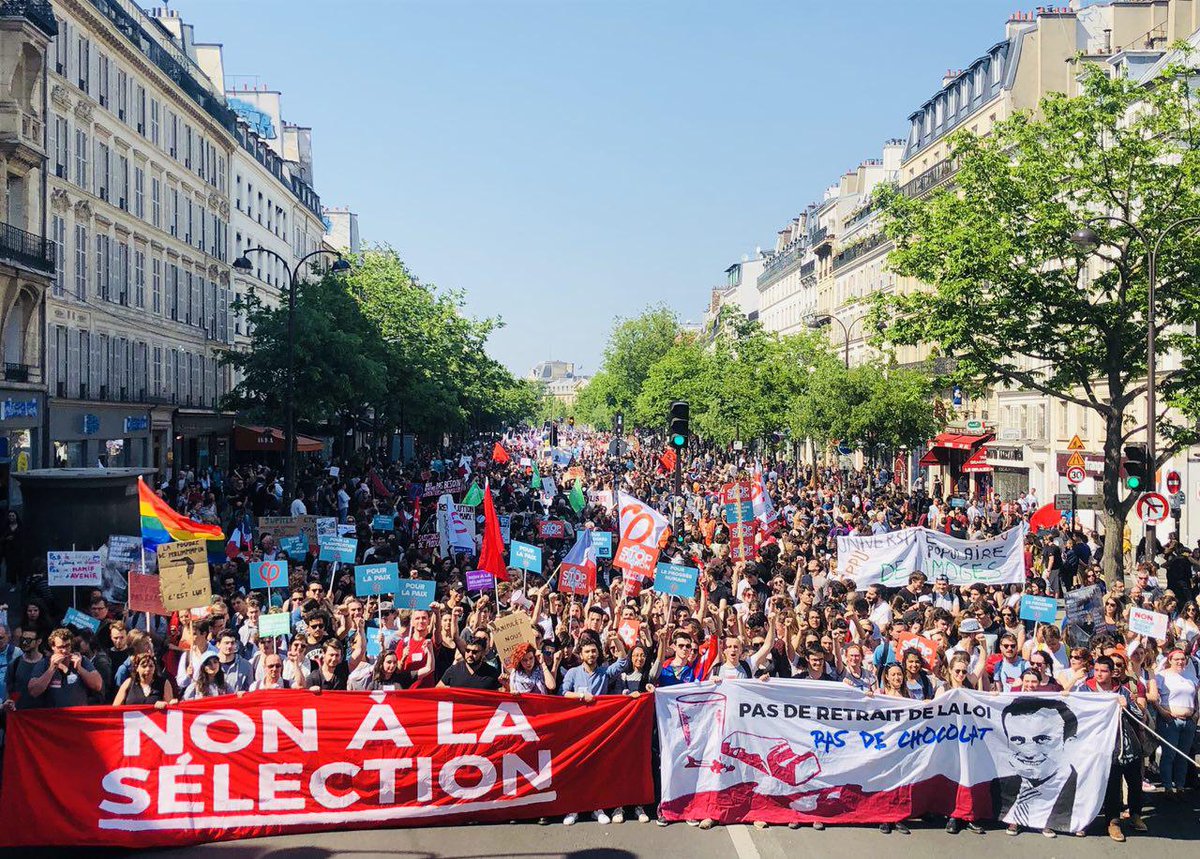  Le 5 Mai : 160 000 manifestants pour faire sa fête à macron. - Page 3 DccG9mVUwAA9ZWe