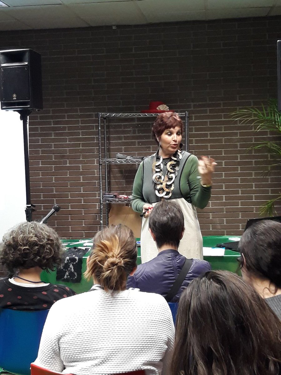 PModasostenible's tweet photo. Del algodón a la innovación en tejidos explicado por @bvaldivia de @modaenpositivo en @biocultura #bioculturabarcelona #modasostenible #planetamoda https://t.co/rODfBnAElF
