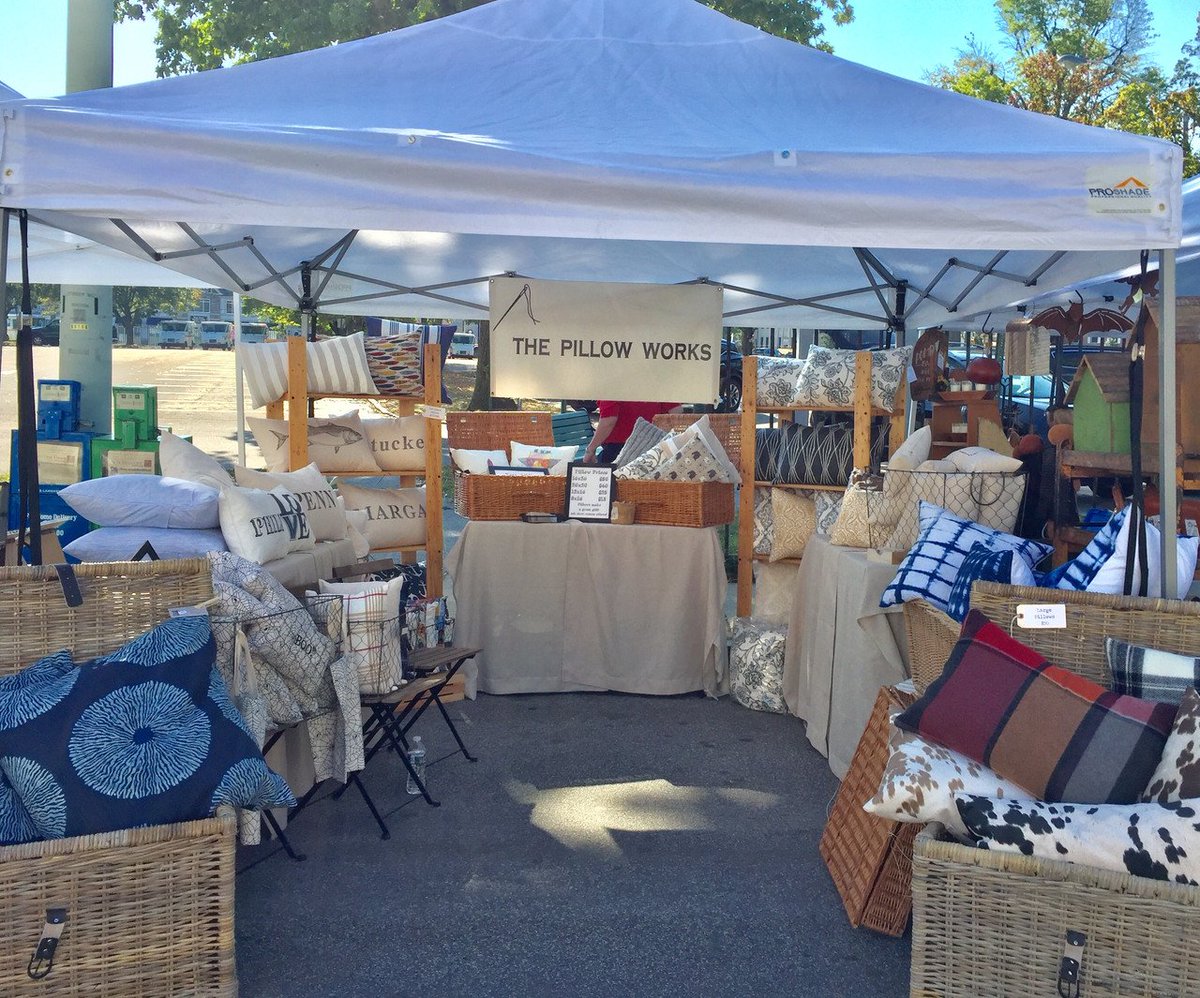 MainLineArtCtr's tweet photo. Our Spring Fever #Craft Market is officially open! Come stop by to shop and grab some treats from @Roasted_Libs and @LilPopShop! #spring #shopping #HappySaturday https://t.co/O7iBkbdM1L