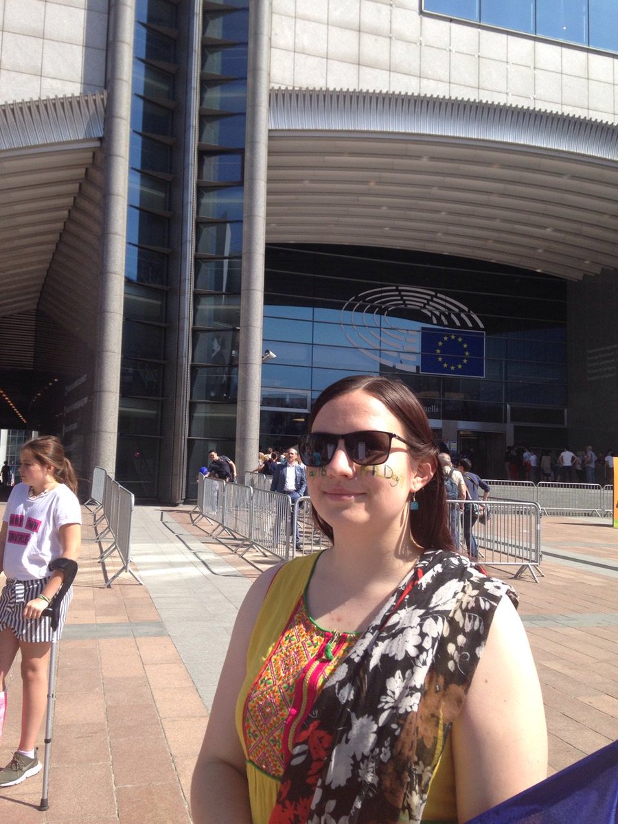 ENIL_EU's tweet photo. ENIL EVS volunteer Miriam feels the #ILDAY18 vibe at #EUOpenDay https://t.co/CotdRrkcUH