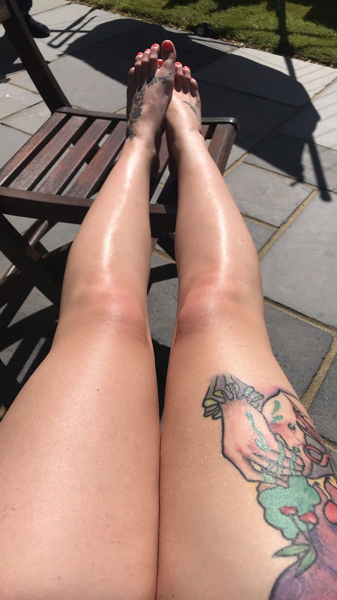 TiaJadeAw's tweet photo. Sunning my #soles #sunshine #feet #FootFetish #footworship @RTfeet @FeetRetweets @FeetPics @RT4doms @rt_feet @BritFootBabes #UKFinestFeet https://t.co/NQ6iBOE2l2