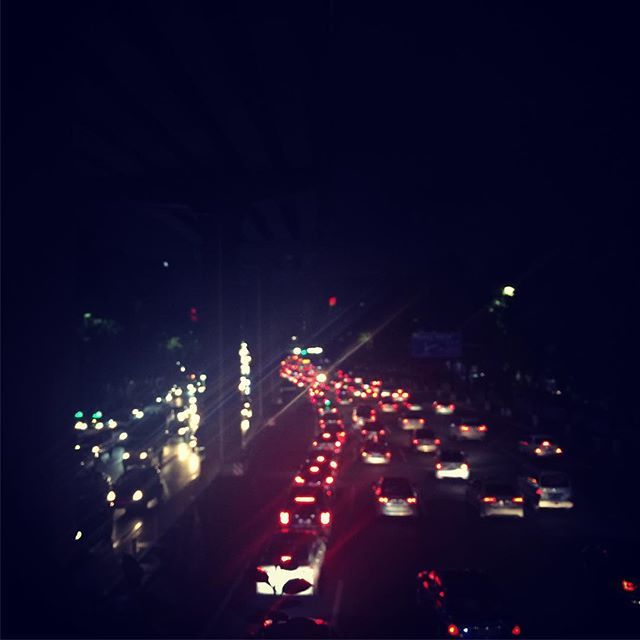 yaotk's tweet photo. 你在堵车，我在看风景
#堵车 #看风景 #大城市 #夜 #tweet https://t.co/T07fTdnthW https://t.co/RGEC6DIQ39