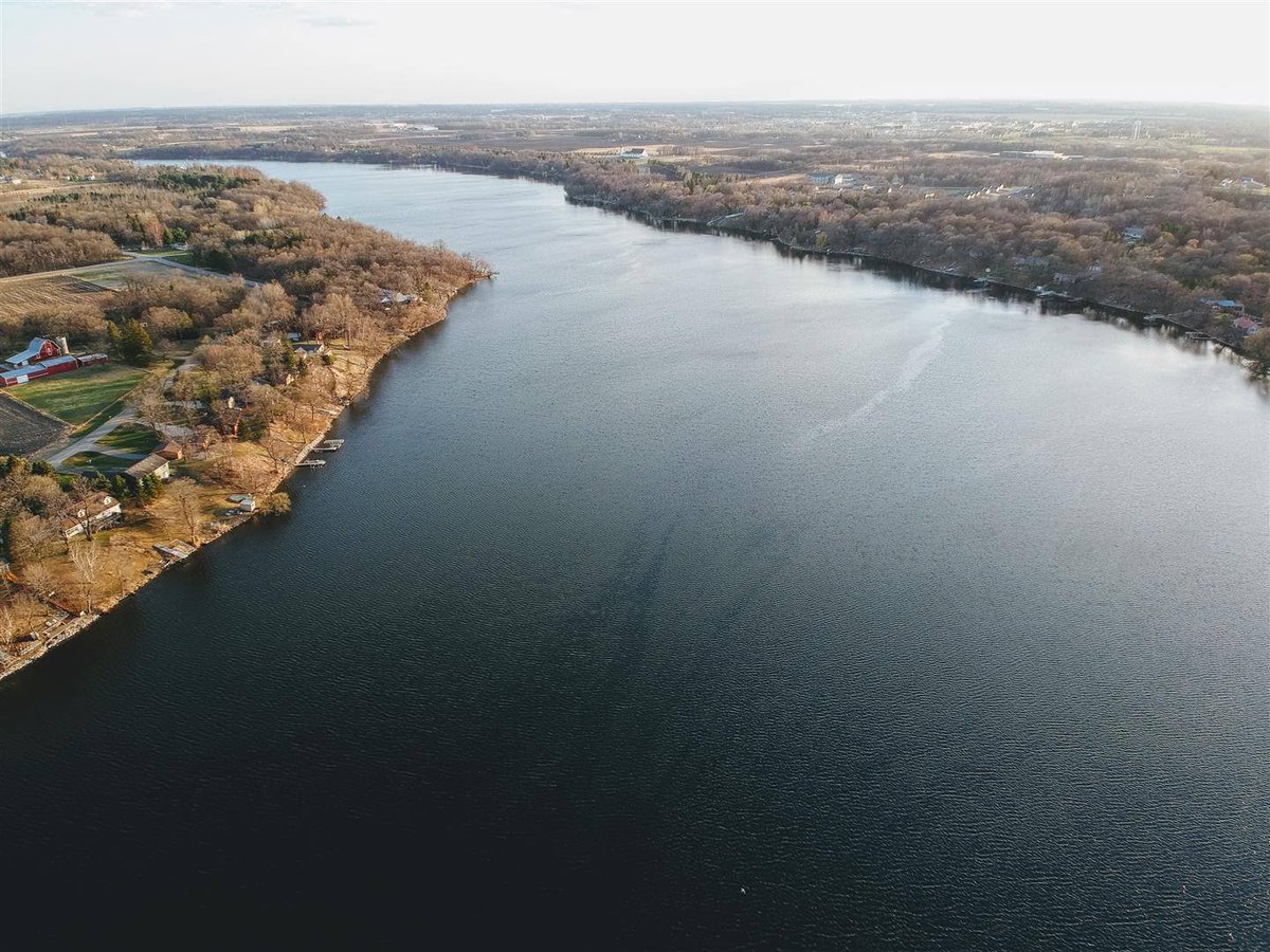 AlexBrokers's tweet photo. It was a beautiful night in #ExploreAlexMN yesterday. Pictured is Lake Victoria around 7 pm. https://t.co/8I32T39RmP